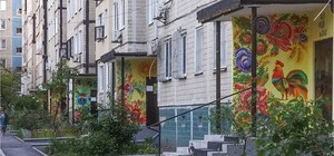 Какая красота: днепряне украсили подъезды Петриковской росписью (фото)