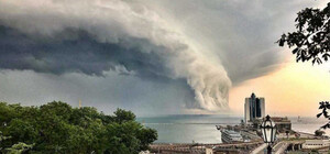 Невероятно красиво: над Одессой наблюдали уникальные облака 