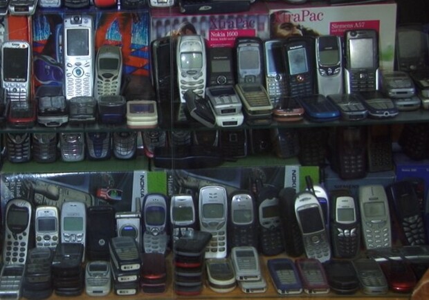 Полтавчанин собрал коллекцию из 600 старых мобильных телефонов