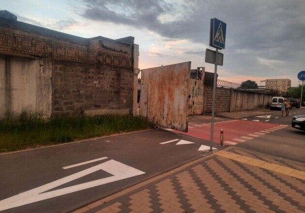 На Нивках убрали ворота, которые мешали велосипедистам. Фото: Светлана Юрьевна