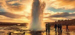 Она тоже устала: на мосту Патона в очередной раз прорвало трубу