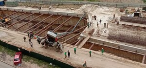 Фотофакт: на строительстве метро на Виноградарь опрокинулся кран
