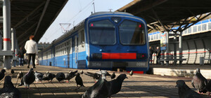 Вырвали оконную раму: подростки устроили погром в салоне днепровской электрички