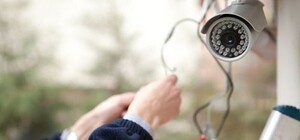 Впечатлил: в Одессе парень украл для девушки камеру видеонаблюдения 