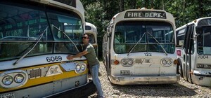 Украинских школьников хотят пересадить на старые «автобляхи» из Канады