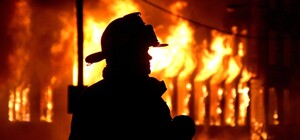 Вспыхнула крыша: на Святошино ночью горела новостройка