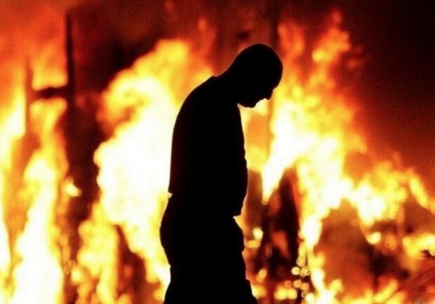 Возле станции метро «Палац Украина» сгорели две машины фото: obzor.io