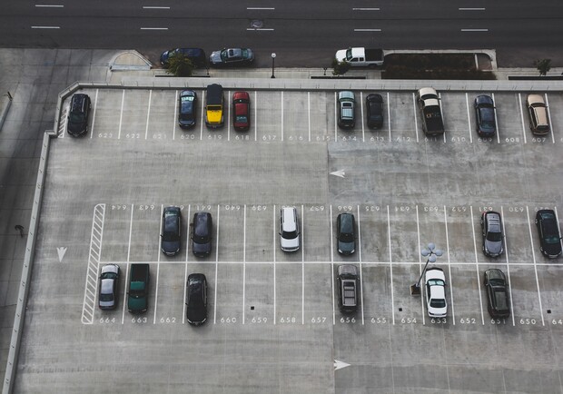 Оставишь "ласточку": возле конечных станций метро появятся перехватывающие паркинги - фото
