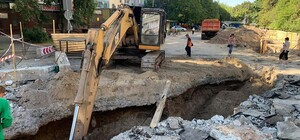 Освещение, бордюры и ливневки: что происходит на Парусе