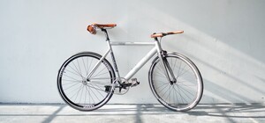 Придется объезжать: велосипедистам закрыли один проезд на Труханов остров