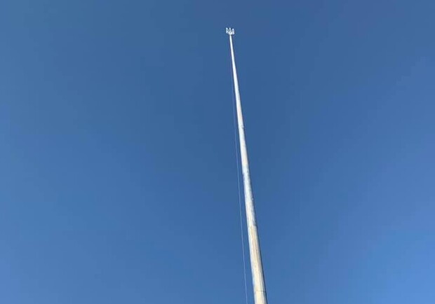 Высота флагштока составляет 90 метров. Источник фото: Департамент строительства и жилищного обеспечения КГГА