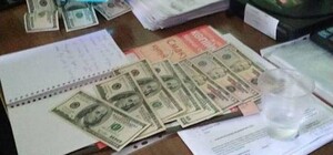 400 долларов за евробляху: одесские таможенники попались на взятках