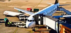 Подышала: пассажирку, которая гуляла по крылу самолета, ждет наказание