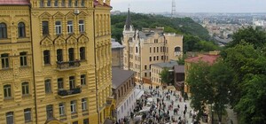 Намечается вечеринка: киевлян зовут на день рождения Андреевского спуска