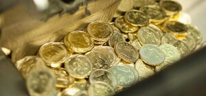 Не позвенишь: в октябре из оборота выведут 25 копеек и несколько банкнот