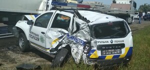 Фотофакт: под Белой Церковью грузовик протаранил полицейскую машину