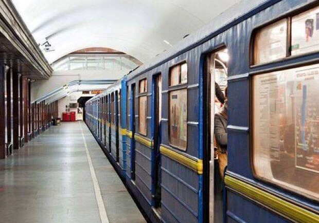 Почему у касс киевского метрополитена собираются очереди. Фото: ЦТС