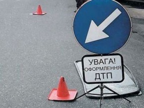 Вчера под колесами авто пострадали сразу двое мужчин в возрасте. Фото Управления ГАИ в Киеве.