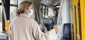 А квиток був: львівські контролери оштрафували дівчину без маски