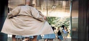 Доприставался к девочкам: полицейские задержали извращенца