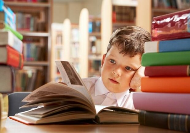 Дети остались без учебников: в одесские школы не успели завезти сотни тысяч книг. Фото: pixabay