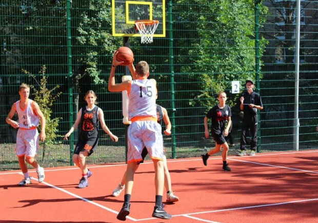 Теперь в баскетбол на Соломенке может поиграть любой желающий. Фото: Соломенская РГА.