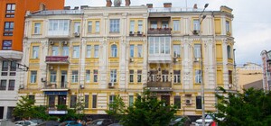 До и после: еще на двух улицах в Киеве убрали незаконную рекламу