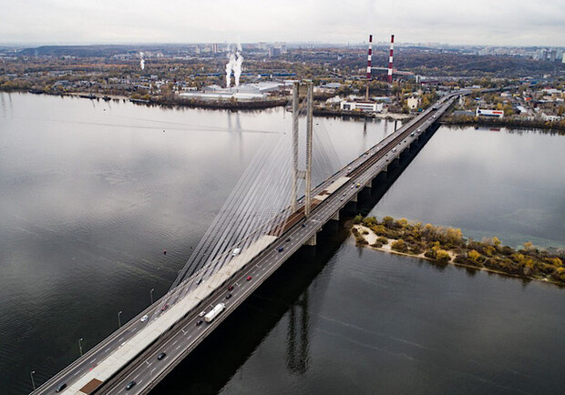 Южный мост частично перекроют до середины октября. Фото: kiev.informator.ua