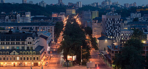 Полюбуйся: здания на Подоле очистили от незаконных рекламных баннеров