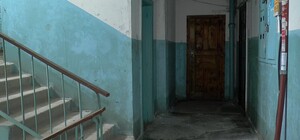 Лило, как из ведра: в Полтаве подъезд затопило дождевой водой