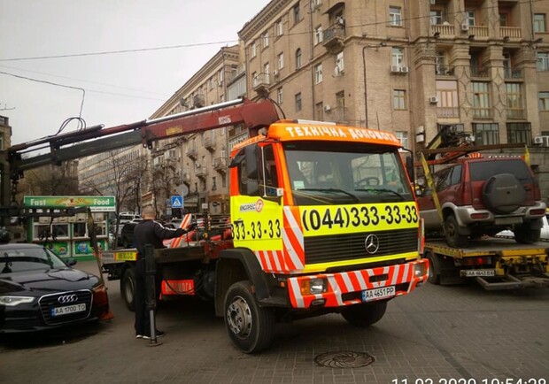 Кому киевляне платят штрафы за парковку. Фото: facebook парковочная инспекция Киева