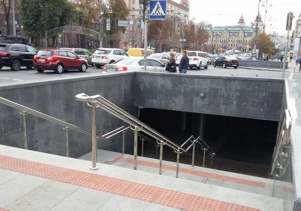 Возле ЦУМа открыли подземный переход. Фото: Вечірній Київ.