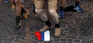 В центре Киева девушки спели российский гимн: на это отреагировали прохожие