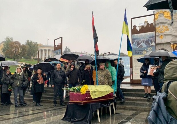 На Майдане прошла церемония прощания с Николаем Микитенко. Фото: Влада Призова.