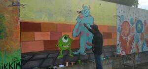 Больше не унылый забор: одесситы разрисовали стены онкодиспансера