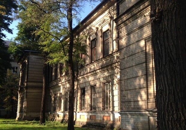 В Днепре продолжает разрушаться здание мужской гимназии / фото: fb Надежда Лиштва