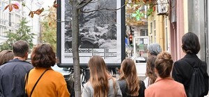 Искусство на улицах: на киевских ситилайтах разместили работы украинских художников