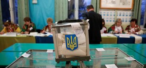 Разбирается полиция: в Полтаве председательница ТИК оставила мешки с бюллетенями на улице