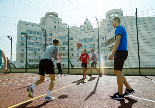 На крыше университета Гринченка обустроили спортивные площадки. Фото: Village Украина.