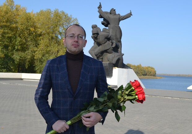 76-я годовщина освобождения Украины: Геннадий Гуфман возложил цветы к памятнику воинов 152-й дивизии