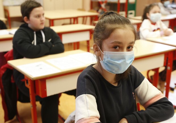 Идите учитесь: Киев не будет закрывать все школы на карантин. Фото: The Conversation