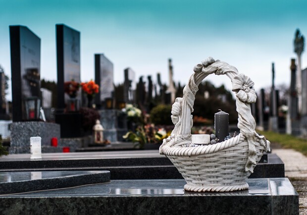 Пути господни: девушку, погибшую на Майдане по вине внедорожника, похоронили в свадебном платье. Фото: Pixabay