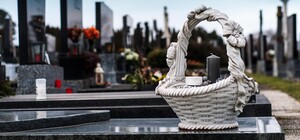 Девушку, погибшую на Майдане по вине внедорожника, похоронили в свадебном платье