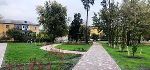 Зацени: на ДВРЗ отремонтировали и озеленили сквер