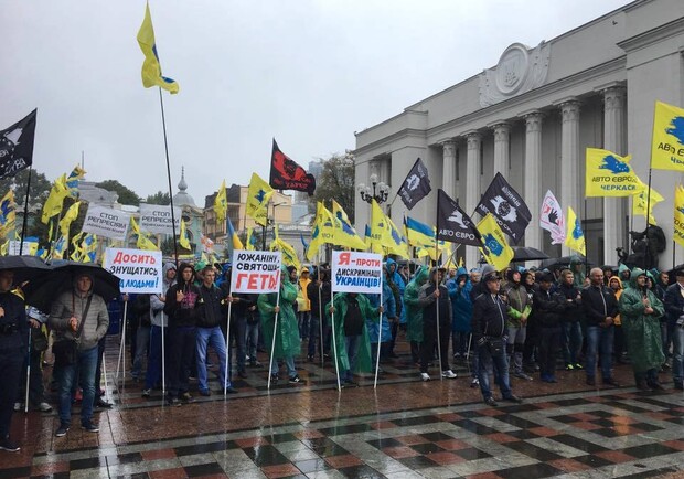 Митинг "АвтоЕвроСилы" перекрыл центр Киева. Фото: 112 Украина.