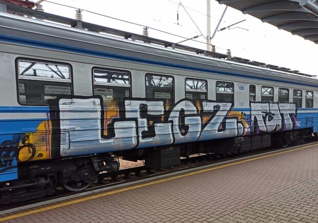 Появились три варианта решения проблемы граффити на вагонах. Фото: Александр Перцовский.
