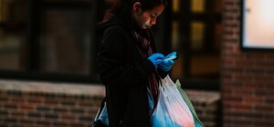 Заботятся о природе: в киевском супермаркете начали бесплатно раздавать биопакеты