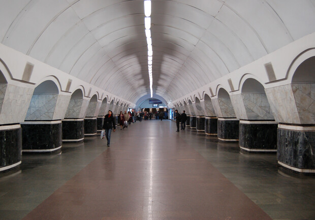 На станции метро Лукьяновская появились новые указатели - фото: Википедия