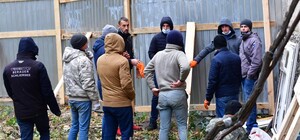 Сомнительное благоустройство: в Одессе избили мужчину, сорвавшего плакат на Академической 
