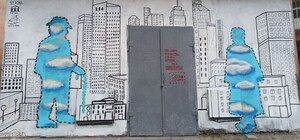 Невидимі люди: у Львові з'явився мурал пам'яті безпритульних